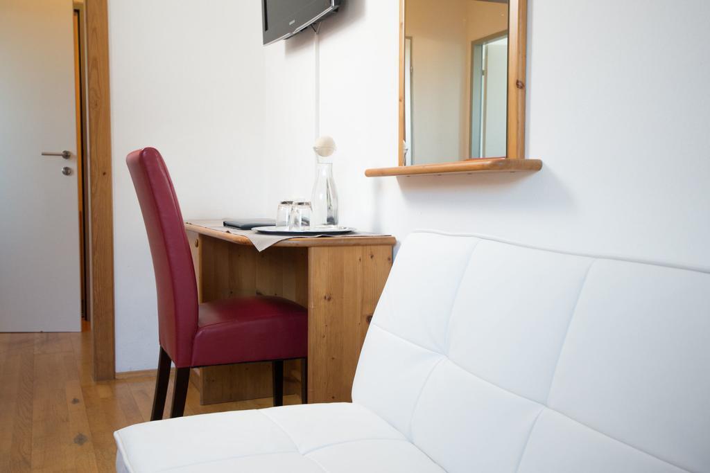 Pension St. Nikolaus Golling an der Salzach Chambre photo